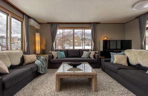 Myoko Ski Chalet | KYŪKA Chalet, Walk to Akakura Gondola, Sleeps 12