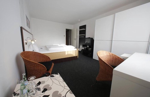 Luetjenburg Hotel | Lüttje Burg Hotel & Restaurant