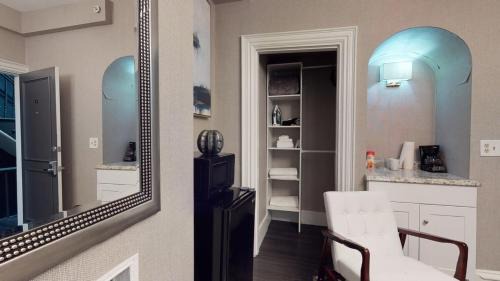Bay Village Apartment | L 3-33 Stylish Private Studio in Boston!