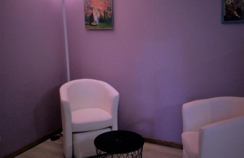 Cindre Bed & Breakfast | L'Anagramme, chambres, table d'hôtes et gîte pour adultes, naturistes ou non !