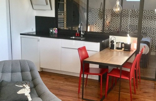 Bordeaux Golden Triangle Apartment | L'appartement de Margot luxurious renovated apartment with air conditioning