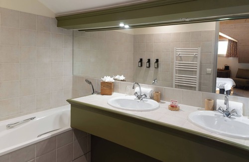 Cruseilles Hotel | L'Arborescence