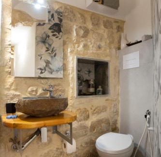 Scicli House | L'arco sul fiume