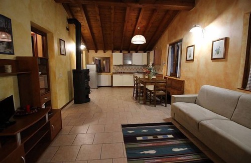 Monticelli Brusati Cottage | L' ARNIA "LE MARGHERITE" apartment 4 pers. ground floor CIN IT017112C2DKFHAPU9