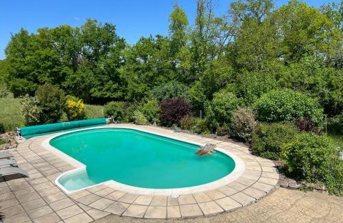 Corgnac-sur-l'Isle Apartment | L'atelier aux fleurs sauvages Rebeuse Full of nature