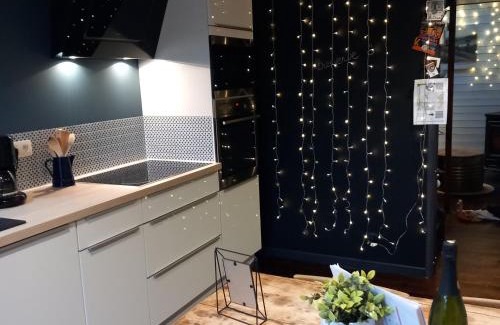 Lorcy House | L'Atelier - Gîte urbain chaleureux