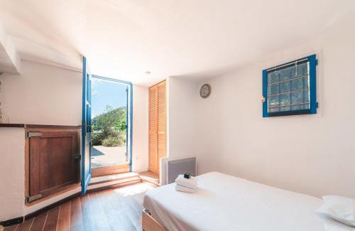 Calanque de Morgiou Apartment | L'Atypique - Cabanon 3 ch et terrasse au calme