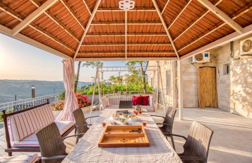 Kfardebian House | L'Auberge de Kour - 4-BR Villa & Private Pool