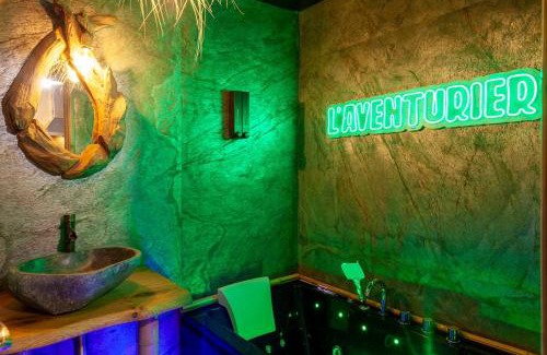 Vierzon Apartment | L'aventurier - Jacuzzi Lounge & Massage