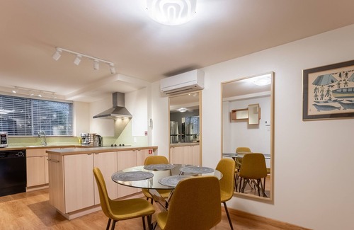 Nouveau-Rosemont Apartment | L'Éco-logis | Downtown | Workspace