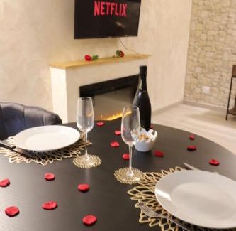 Tournedos-Bois-Hubert Apartment | L'Escapade Enchantée - Spa, Cheminée et Cinéma