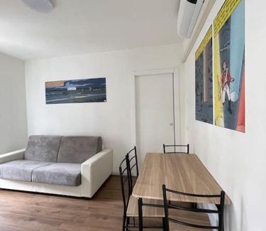 Carona Apartment | L'ETRANGE RENDEZ-VOUS Tome 1