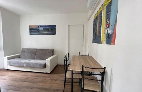 Carona Apartment | L'ETRANGE RENDEZ-VOUS Tome 1