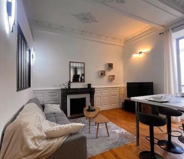 Cournon-dʼAuvergne Apartment | L'Haussmann - centre ville - 5 personnes