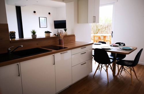Kerroch Apartment | L'horizon - Seaside garden apartment 20 meters from the beach