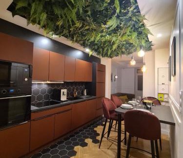 Segre Apartment | L'improbable raffiné, élégant et chaleureux