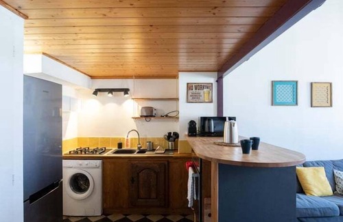 Boucle - Gros Caillou Apartment | L'Indigo- Coup de coeur Canut - Croix Rousse