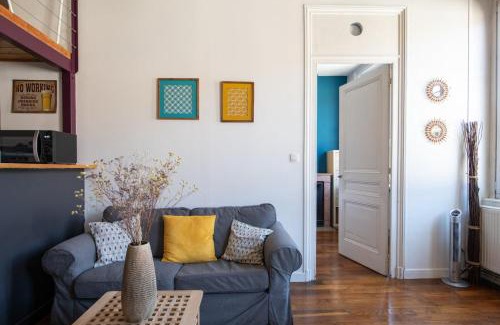 Boucle - Gros Caillou Apartment | L'Indigo- Coup de coeur Canut - Croix Rousse