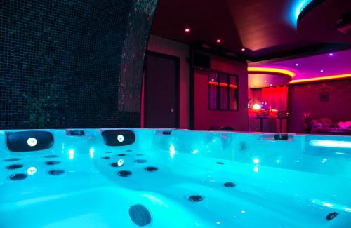 Lalande-Grand Selve Apartment | L'Insolite Spa Privatif 'Suite Luxueuse-Jacuzzi"