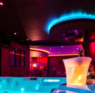 Lalande-Grand Selve Apartment | L'Insolite Spa Privatif 'Suite Luxueuse-Jacuzzi"