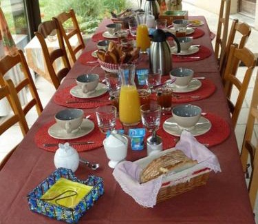 Sonnac Bed & Breakfast | L'Oustal Chambres et Tables d'Hôtes