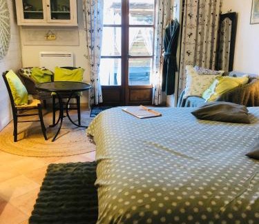 Besse-sur-Issole Bed & Breakfast | l'Oustaou B&B Piscine & Spa