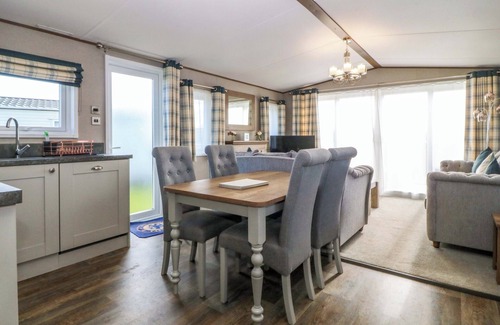 Towyn Cottage | L1 FARMER, pet friendly, with pool in Towyn