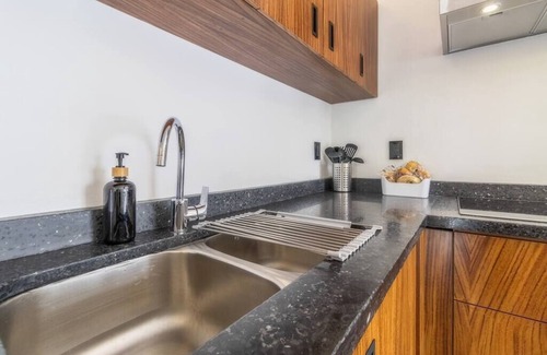 Historic Center Condo | L301 1Bdrm 1bath fits 6 AC Rooftop views