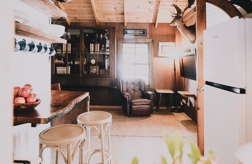Wandiligong Cabin | La Baracca - Reconnect with the simple pleasures of life.