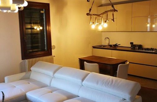 Pagnano Apartment | La Barchessa Suite of Villa Volpi with park