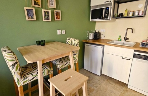 Genas Apartment | La Bastide-Apartment-Garden view-Private Bathroom-Apartment