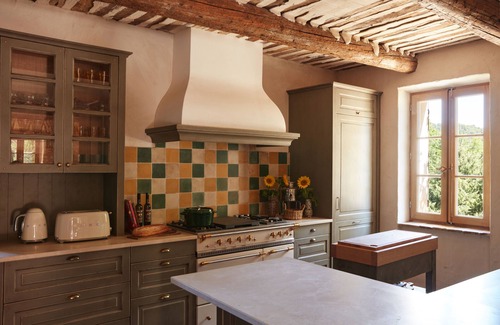 Menerbes Hotel | La Bastide De Marie
