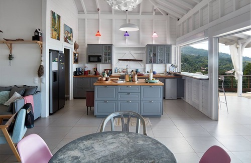 Cafeiere Villa | La Berceuse Rouge, villa