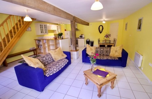 Saint Germain du Seudre Cottage | La Bigorre Stables - family friendly, heated pool, 30 mins to gorgeous beaches