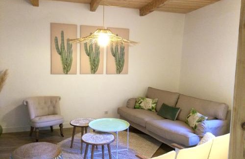 Octon House | La Bohème. Maison de village cosy, jardin et spa.