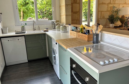 Galgon House | La Bohème: Gîte with swimming pool 20 minutes from Saint-Emilion. Dogs welcome.