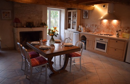 Saint-Pierre-d'Amilly House | La Borderie: the charm in the countryside