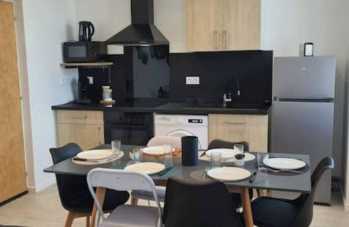 Hericourt Apartment | La Campagne à la Ville, Calme Terrain Clos