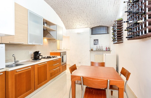 Isola Apartment | La Cantinetta di Milano - The wine cave in Milan Stylish 110sqm Flat, WiFi, AC
