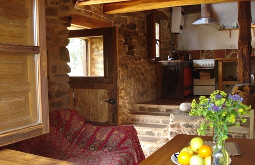 Villar de las Traviesas Cottage | La Caricia - Cozy country house with large garden in a quiet natural setting