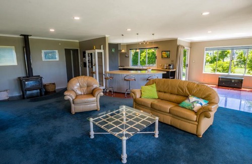 Patons Rock House | La Casa Al Mare - Golden Bay Beach House