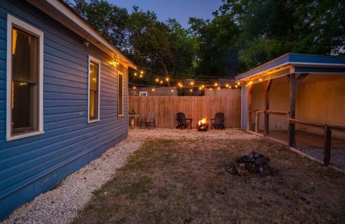 Eastside Promise Neighborhood House | La Casa Azúl 5 minutes from The Pearl!