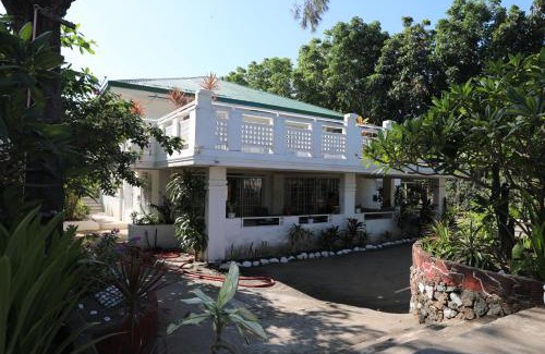 Binuclutan House | La Casa Blanca Binoclutan