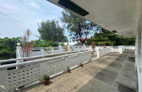 Binuclutan House | La Casa Blanca Binoclutan