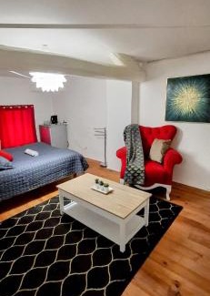 Janneyrias House | La Casa Blanca
