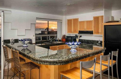 San Antonio del Mar House | La Casa de Abajo