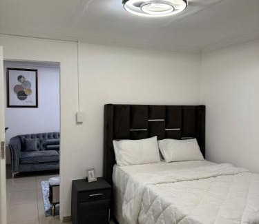 South Durban House | La Casa de Bellair