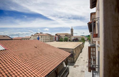Vitoria-Gasteiz Old Town Apartment | La Casa De Santa María ESTUDIOS