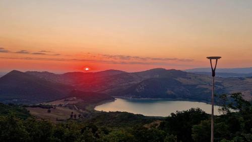 Civitella Messer Raimondo Apartment | La Casa sul lago - Appartamento Glicine - Parco della Majella