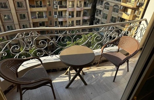 Al Duqqi Apartment | La Casa Luxurious Smart Home